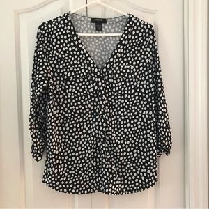 VERVE AMI Women’s Black/White Casual Round Hem Breast Pockets V Neck siz…